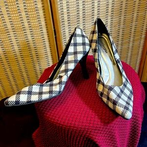 Women’s Comfort Plus by Predictions Classy Black and White Low Heel